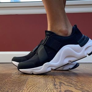 Sorel Women's Kinetic Rnegd Strap Shoe size 6.5